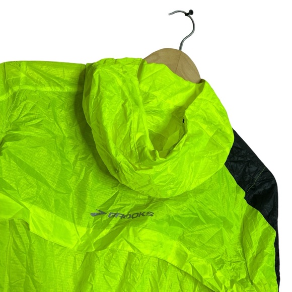 Brooks Running Rain Reflecting Zip Up Jacket - Picture 5 of 7